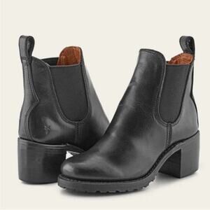 Frye Sabrina Chelsea Pull-On Ankle Boots
Booties Black Leather Women's Size 5.5